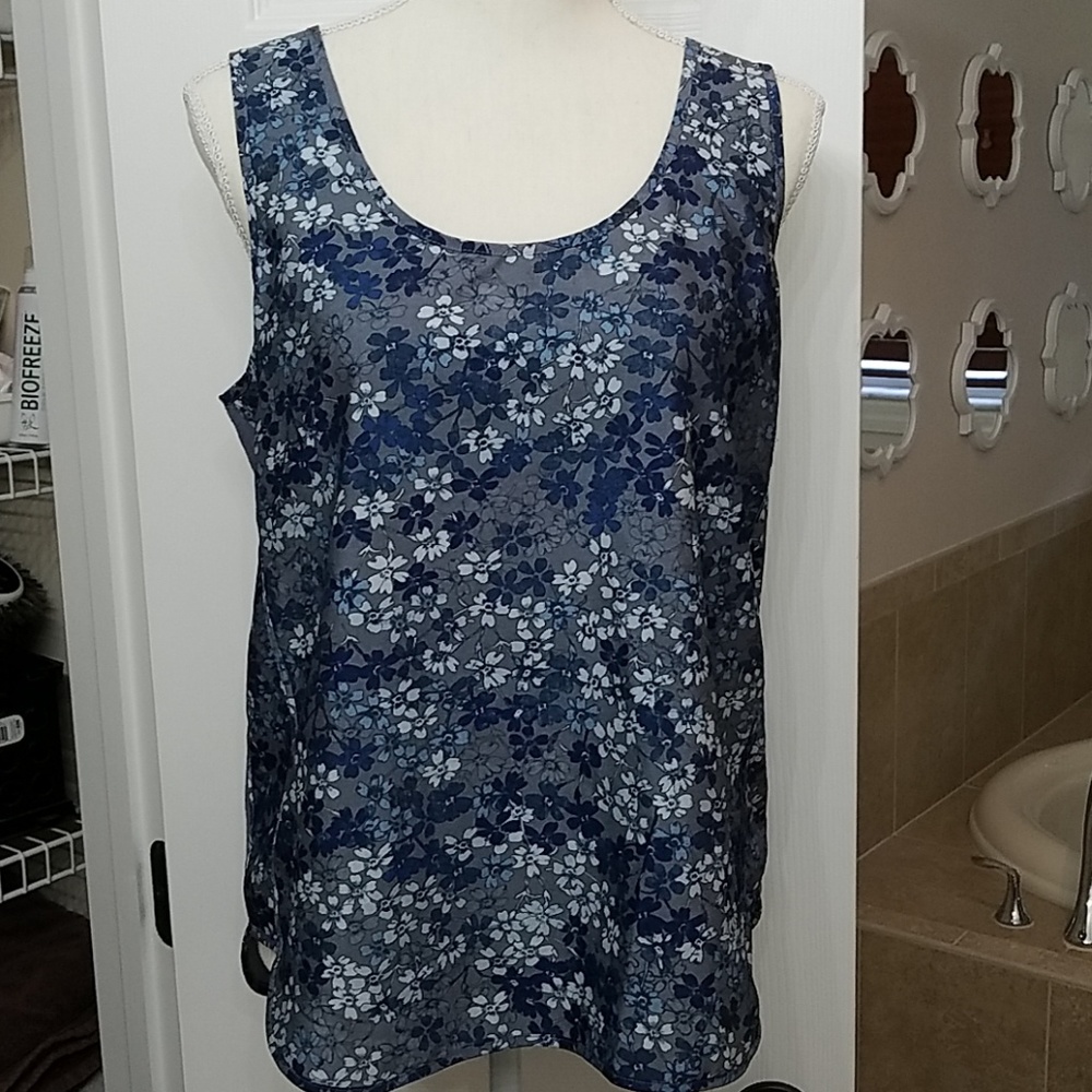 BANANA REPUBLIC Sleeveless Blouse
